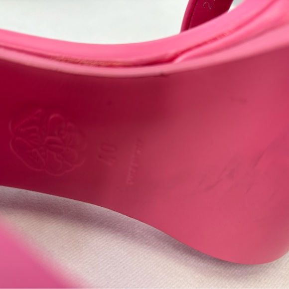 ALEXANDER MCQUEEN
Studded Block Heel Leather Sandals - Picture 9 of 10